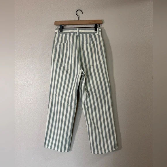 Madewell Emmett 2.0 Wide-Leg Crop Pants in Stripe: Patch-Pocket Edition 27 - Picture 4 of 10